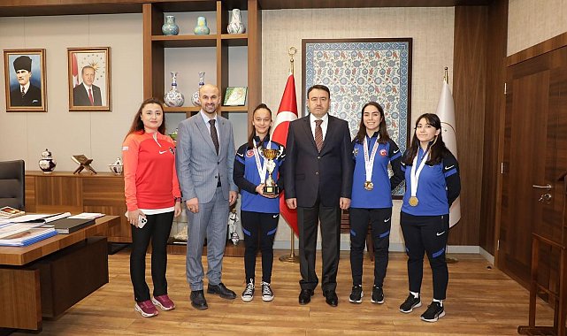 Vali Işın, dereceyle dönen sporcuları kabul etti