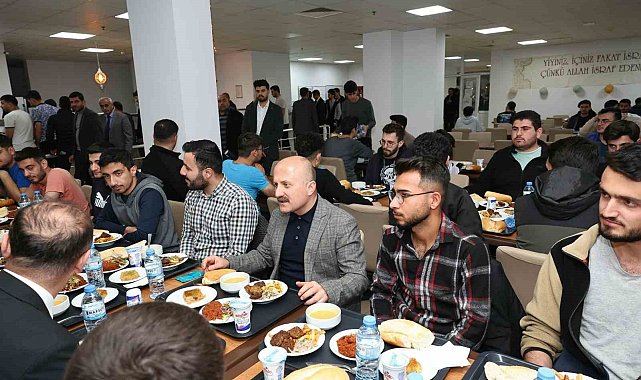 Vali Varol, öğrencilerle bir araya geldi