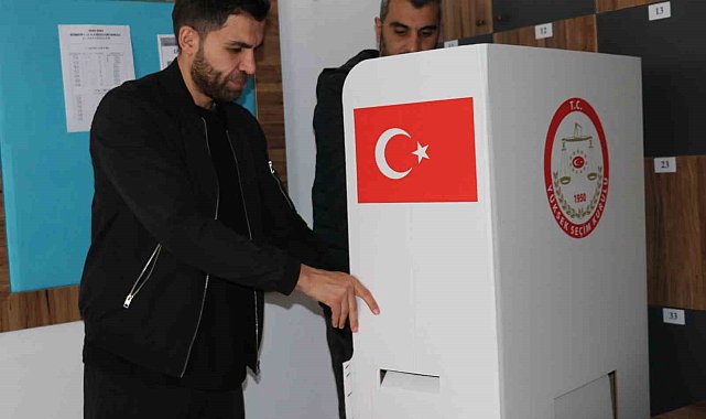 Van'da okullarda sandıklar kuruldu