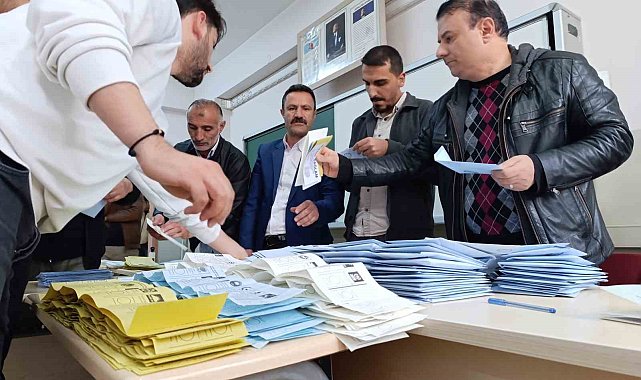 Van'da oy sayım işlemleri başladı