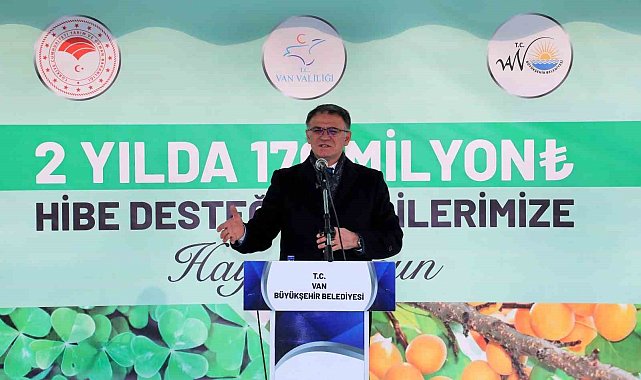 Vanlı çiftçilere 350 bin meyve fidanı dağıtıldı
