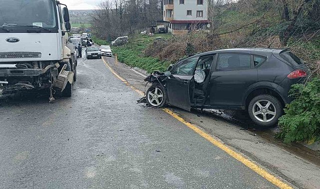 Vidanjör ile kafa kafaya çarpışan otomobil hurdaya döndü: 1 yaralı