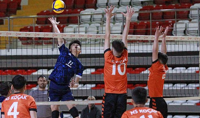 Voleybol Yıldızlar Türkiye Birinciliği, Sivas'ta başladı