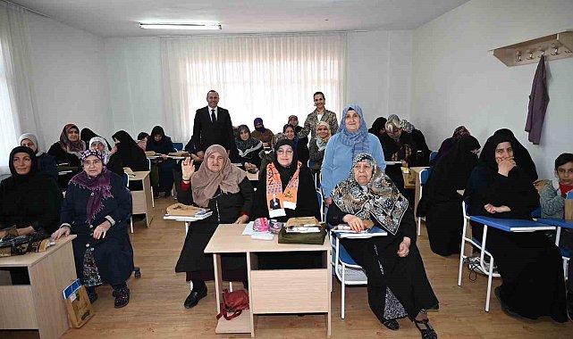 Yalova'da "öğrenmenin yaşı yok" diyen kadınlar artık okur-yazar