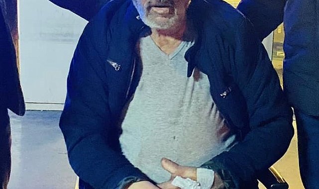 Yangında mahsur kalan yatalak adamı ekipler kurtardı