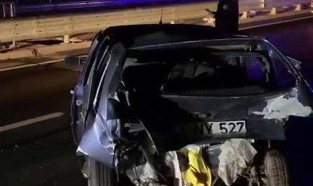 Yeni açılan köprülü kavşakta iki otomobil çarpıştı: 5 hafif yaralı