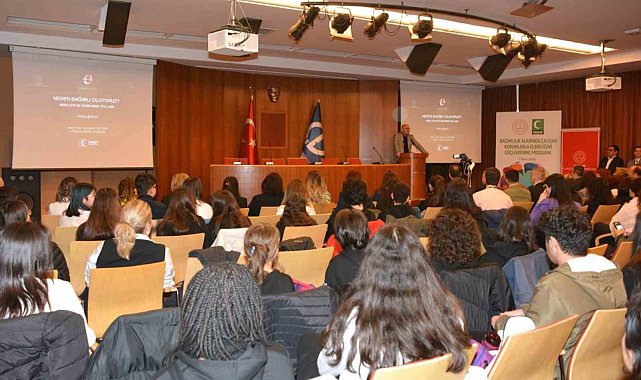 Yeşilay Genel Başkanı Prof. Dr. Mücahit Öztürk öğrencilerle buluştu