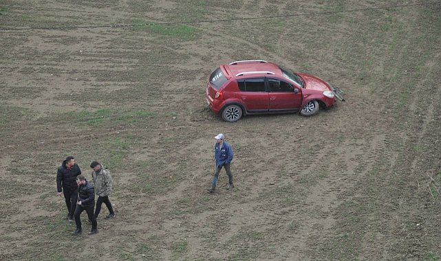 Yoldan çıkan otomobil, tarlaya uçtu: 1 yaralı