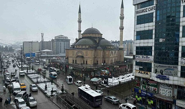 Yüksekova'da yoğun sis nedeniyle uçak seferleri iptal oldu