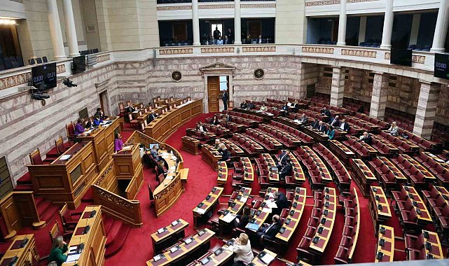 Yunan parlamentosundan özel üniversitelerin açılmasını içeren yasa tasarısına onay