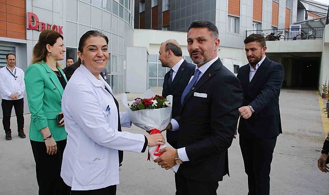 Yüzügüllü sağlık çalışanlarının 14 Mart Tıp Bayramı'nı kutladı