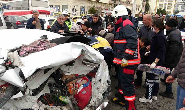 Zincirleme kazada can pazarı: 1'i ağır 5 yaralı