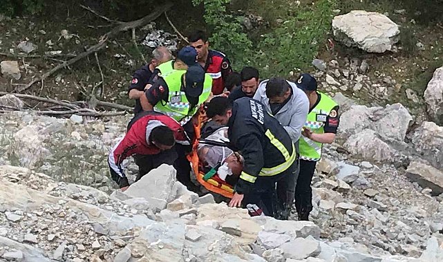 100 metrelik uçuruma yuvarlanan sürücü için ekipler seferber oldu