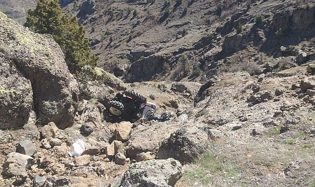 150 metrelik uçuruma yuvarlanan traktörden baba-oğul hafif yaralı kurtuldu