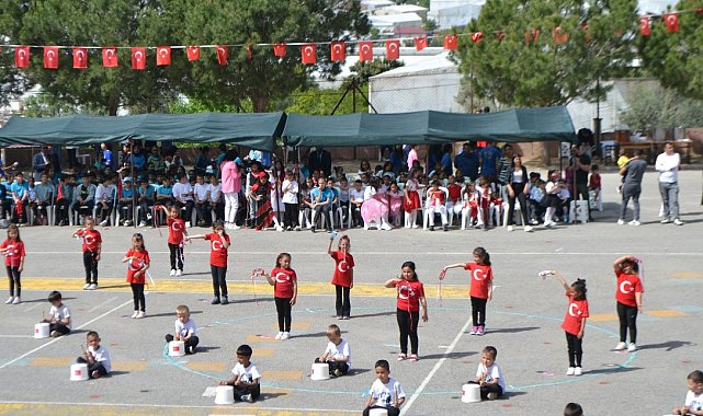 23 Nisan Bozyazı'da coşkuyla kutlandı