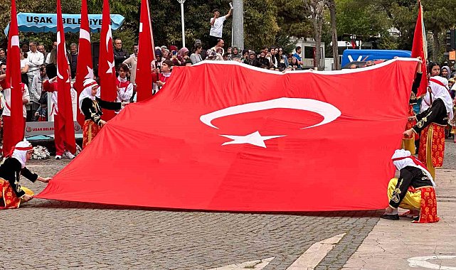 23 Nisan Ulusal Egemenlik ve Çocuk Bayramı Uşak'ta coşku ile kutlandı