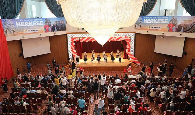 23 Nisan Yüreğir'de coşkuyla kutlandı
