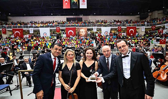 23 Nisan&#039;da bin 600 çocuk CSO ile birlikte sahne aldı