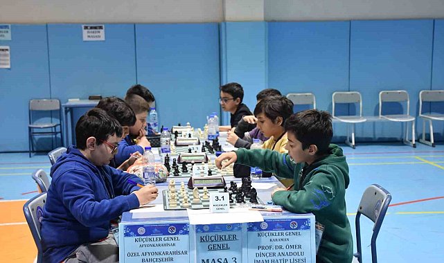 310 satranç sporcusunun yarıştığı etkinlik başladı