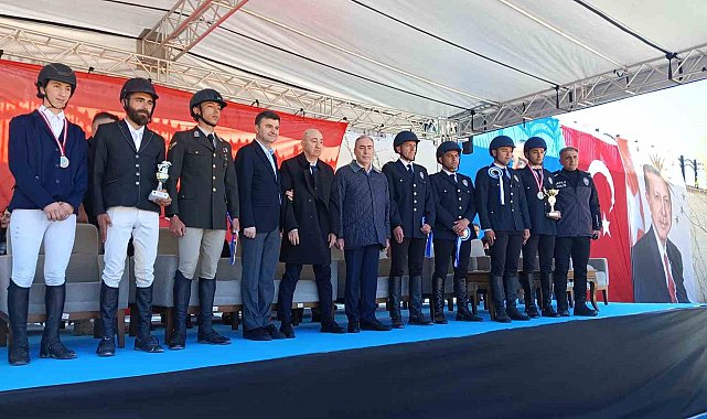 '10 Nisan Polis Haftası Kupası Engel Atlama Binicilik Yarışmaları' gerçekleştirildi