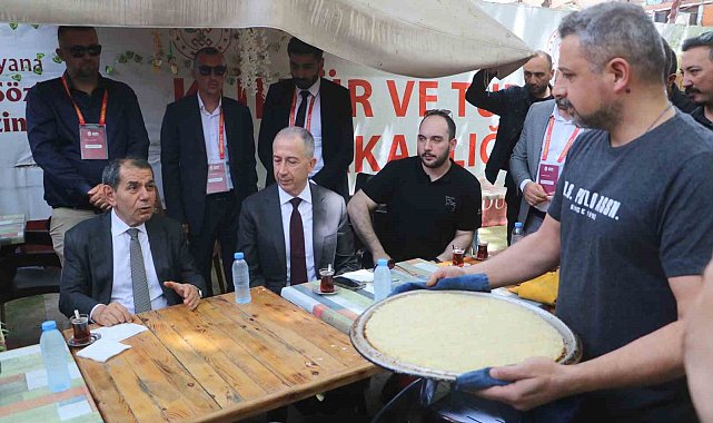 'Şimdiden hayırlı olsun şampiyonluğunuz' diyen künefe ustası, Galatasaray Başkanı Dursun Özbek'i gülümsetti