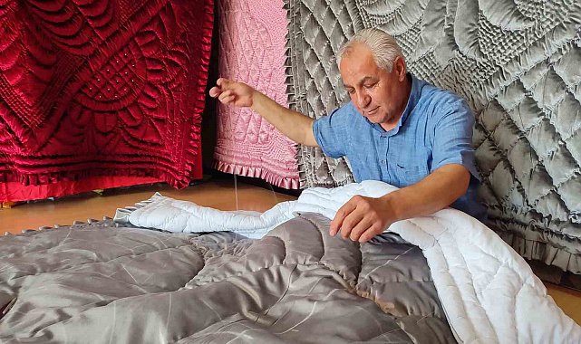 50 yıldır el emeği göz nuru yorganları nakış nakış işliyor