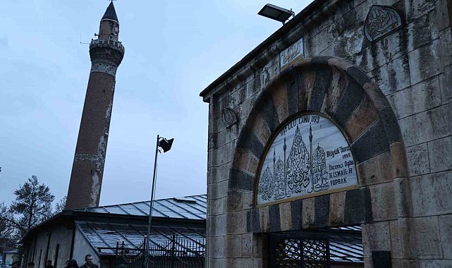 831 yıllık camide bayram namazı kılındı