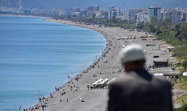 9 günlük bayram tatili Antalya'da Nisan'ı Haziran'a çevirdi