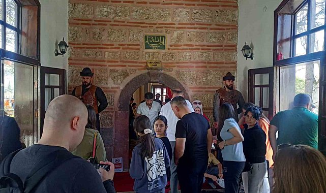 9 günlük tatilde Ertuğrul Gazi ve Şeyh Edebali Türbesi'ni 100 bin kişi ziyaret etti