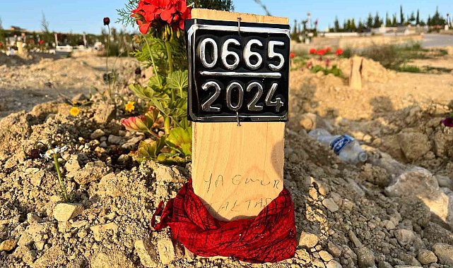 ABD'de evde ölü bulunan sosyal medya fenomeni Adana'da defnedildi
