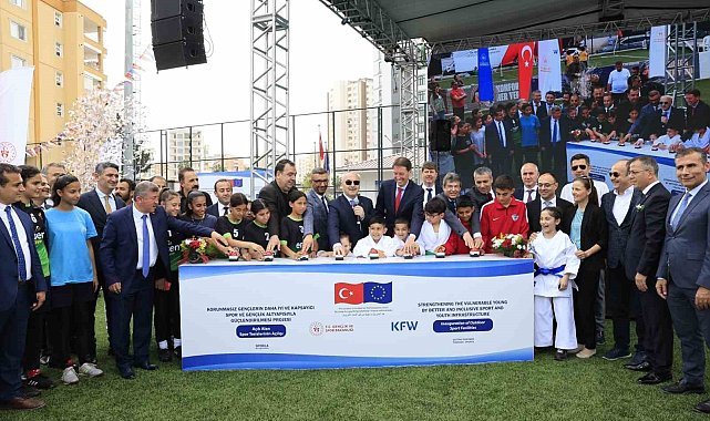 Adana'da açık saha tesislerinin toplu açılışı düzenlendi