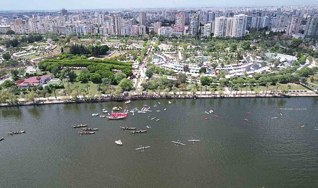 Adana'da Seyhan Nehri üzerinde su korteji düzenlendi