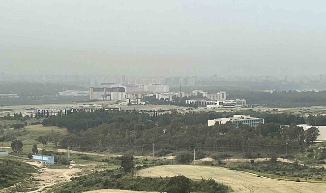 Adana'da toz bulutu etkili oldu