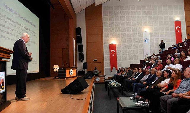 Adıyaman Üniversitesi'nde "21. Yüzyılda Öğretmen Olmak" konulu konferans