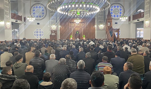 Adıyaman'da binlerce kişi bayram namazı için saf tuttu