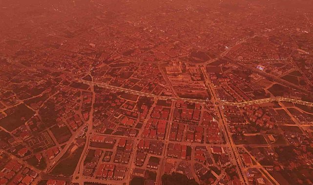Afrika&#039;dan gelen toz nedeniyle Bolu&#039;da gökyüzü kırmızı, mor ve sarı renklerine büründü