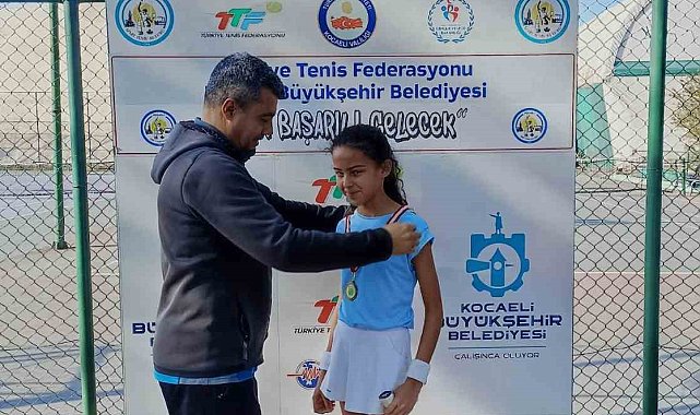 Afyonkarahisarlı küçük tenisçiden büyük başarı