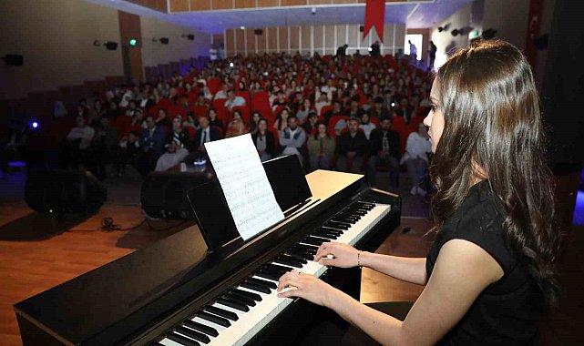 Ağrı&#039;da genç müzisyenlerden unutulmaz klasik müzik şöleni