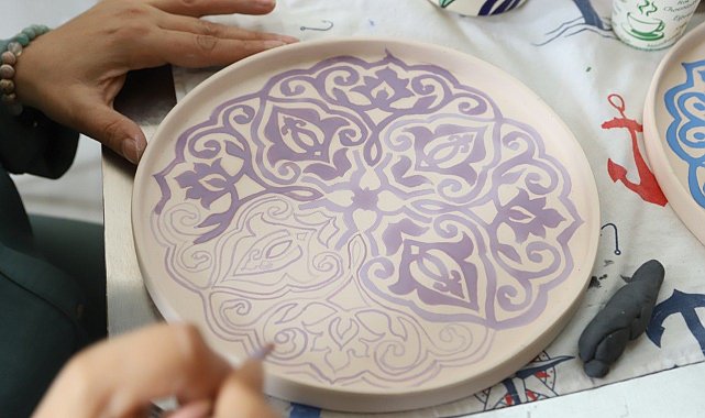 Ağrılı kadınlar "Çini Sanatıyla" harikalar üretiyor