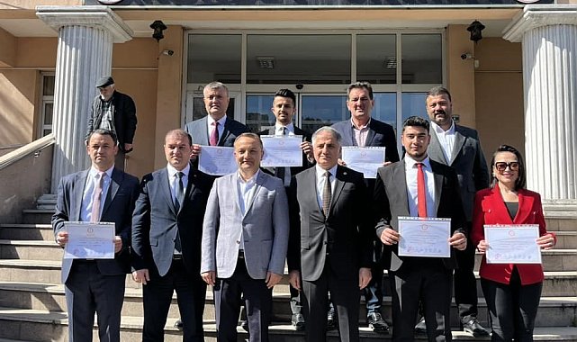 AK Partili üyeler mazbatalarını aldı