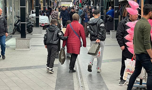 Aksaray'da çarşıda bayram yoğunluğu