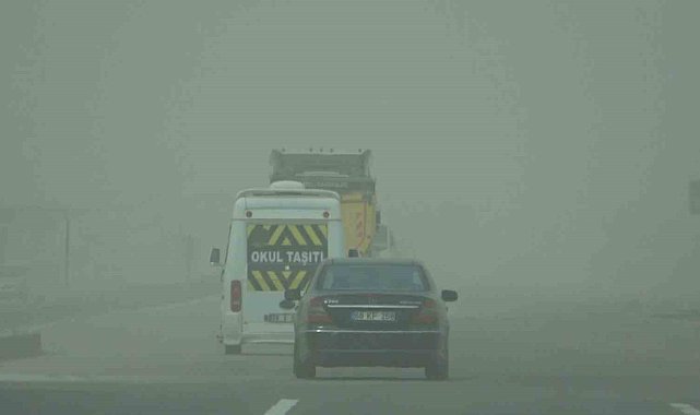 Aksaray'da fırtına ve toz bulutu etkili oluyor