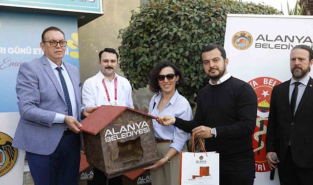 Alanya Belediyesi'nden sokak hayvanları için anlamlı etkinlik