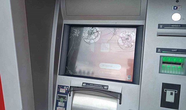 Alanya&#039;da ATM&#039;nin ekranına zarar verildi