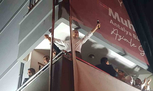 Alanya'da CHP 74 yıl sonra belediye başkanlığını Osman Özçelik ile kazandı