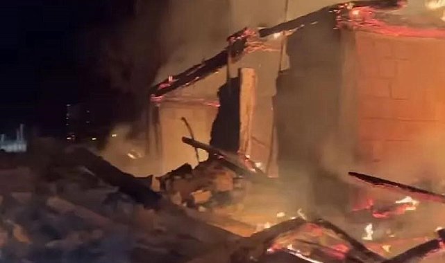 Alevlere teslim olan ev kullanılmaz hale geldi