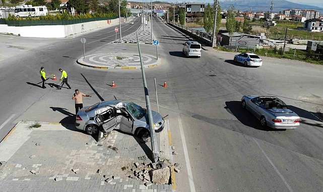 Alkollü direksiyon başına geçti, kaza yapınca "Bindirin götürün" dedi