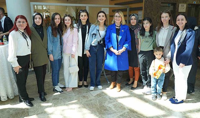 Altınova, bayramlaştı