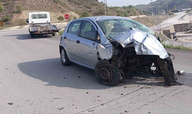 Amasya'da kaza yapan otomobilde can verdi