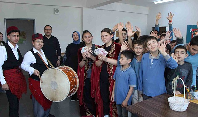 Amasyalı öğrencilerin bayram harçlıkları Filistin'e